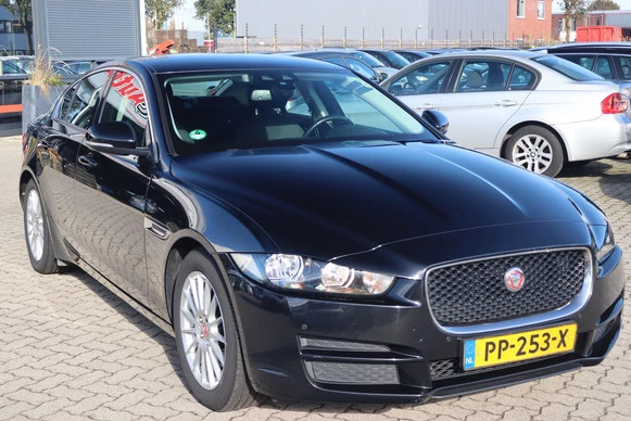 Jaguar XE - Afbeelding 11 van 30