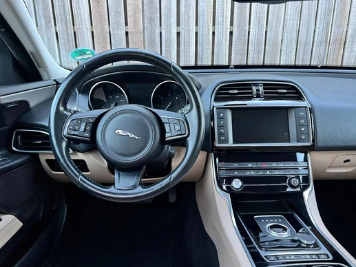 Jaguar XE - Afbeelding 17 van 24