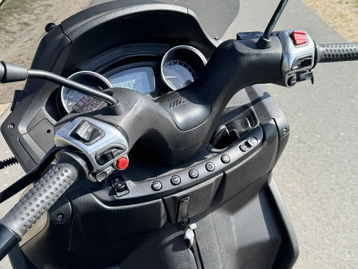 Piaggio MP3 - Afbeelding 3 van 30