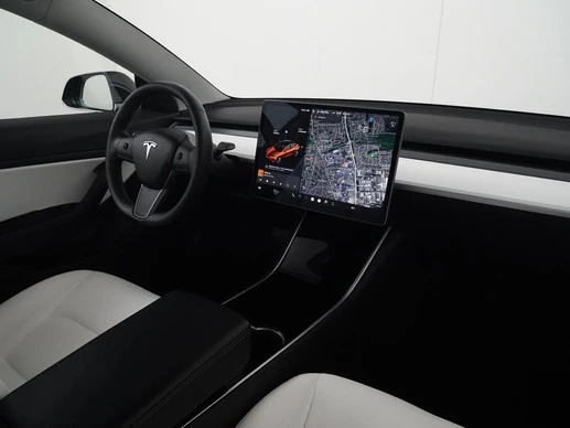 Tesla Model 3 - Afbeelding 2 van 30