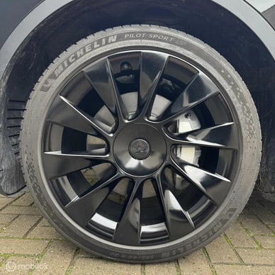 Tesla Model Y - Afbeelding 21 van 22