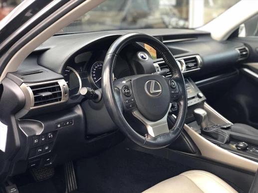 Lexus IS - Afbeelding 18 van 30