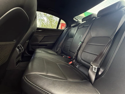 Jaguar XE - Afbeelding 16 van 30