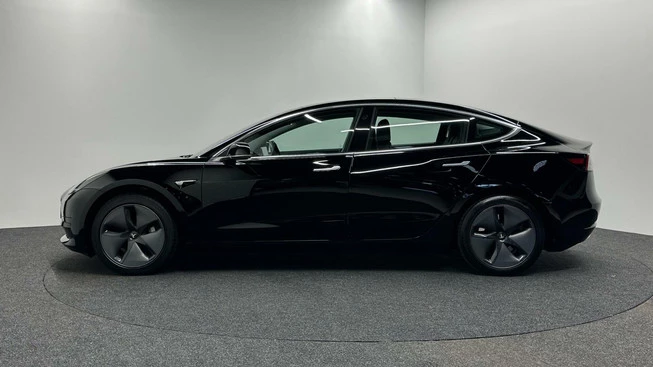 Tesla Model 3 - Afbeelding 8 van 30