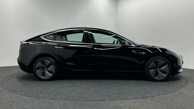 Tesla Model 3 - Afbeelding 9 van 30