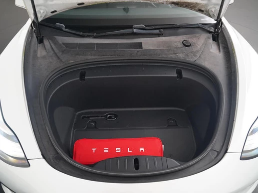 Tesla Model 3 - Afbeelding 24 van 30