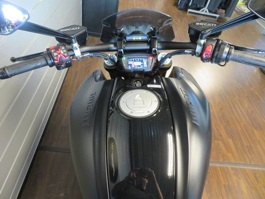 Ducati Diavel - Afbeelding 10 van 15