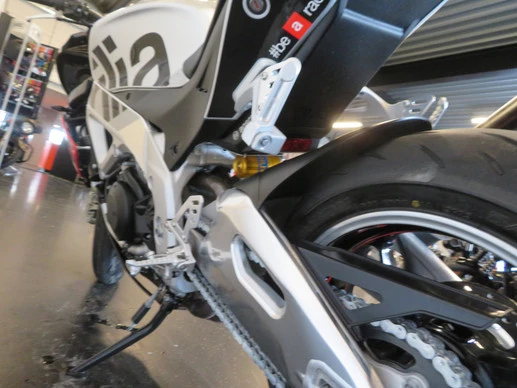 Aprilia Tuono V4 - Afbeelding 13 van 14