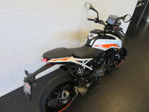 KTM 390 - Afbeelding 12 van 14