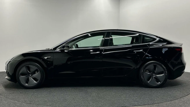 Tesla Model 3 - Afbeelding 8 van 30