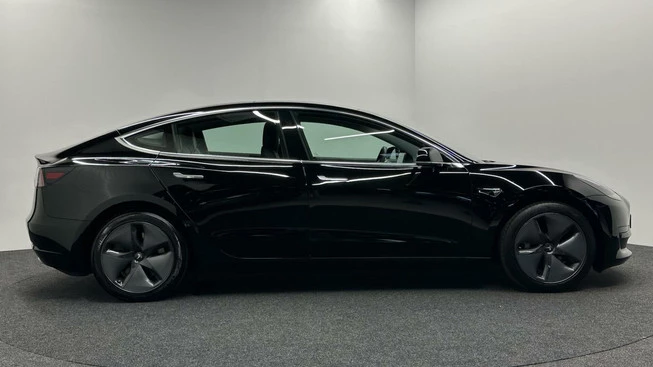 Tesla Model 3 - Afbeelding 9 van 30