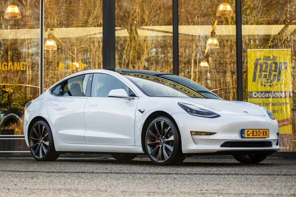 Tesla Model 3 - Afbeelding 1 van 30