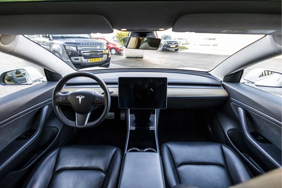 Tesla Model 3 - Afbeelding 14 van 30