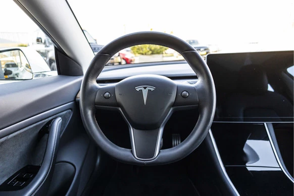 Tesla Model 3 - Afbeelding 18 van 30