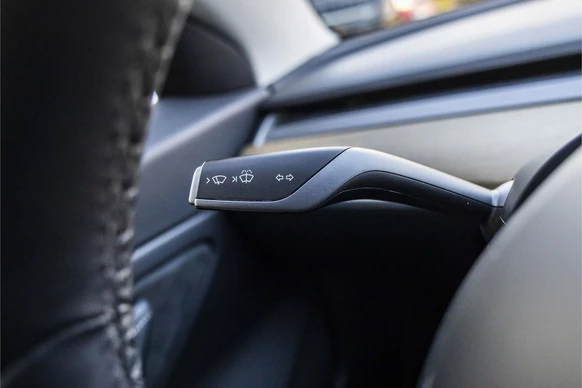 Tesla Model 3 - Afbeelding 24 van 30