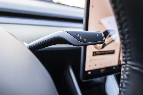 Tesla Model 3 - Afbeelding 25 van 30