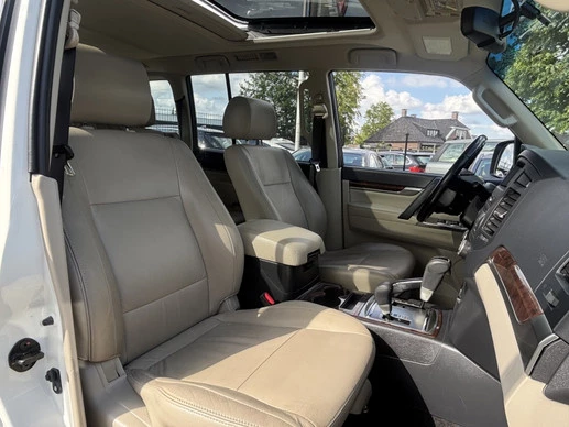 Mitsubishi Pajero - Afbeelding 14 van 25