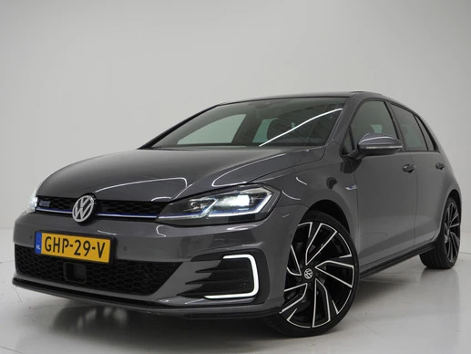 Volkswagen Golf - Afbeelding 1 van 30