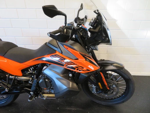 KTM 890 - Afbeelding 9 van 14
