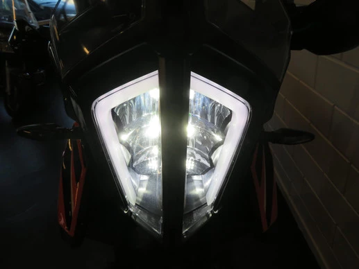 KTM 890 - Afbeelding 14 van 14