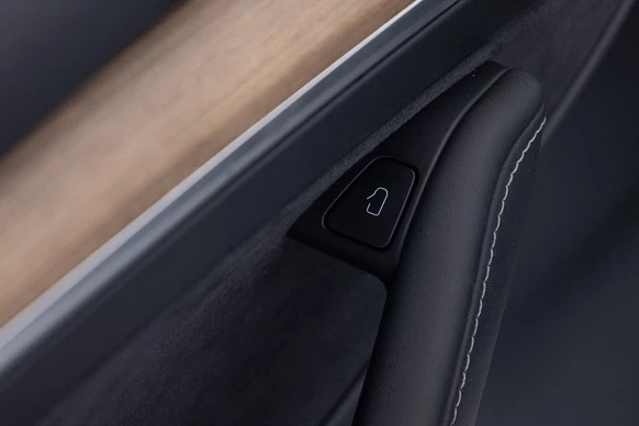 Tesla Model 3 - Afbeelding 10 van 26