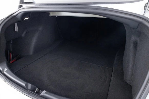 Tesla Model 3 - Afbeelding 15 van 26