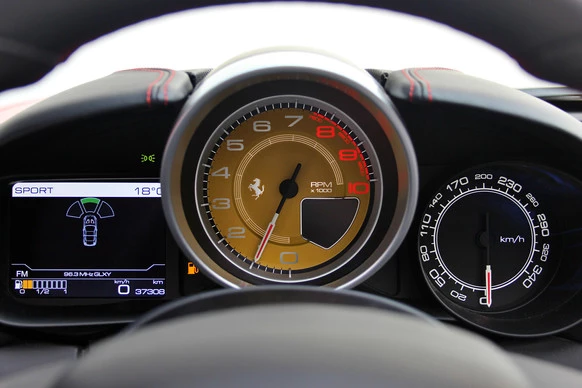 Ferrari California - Afbeelding 22 van 30