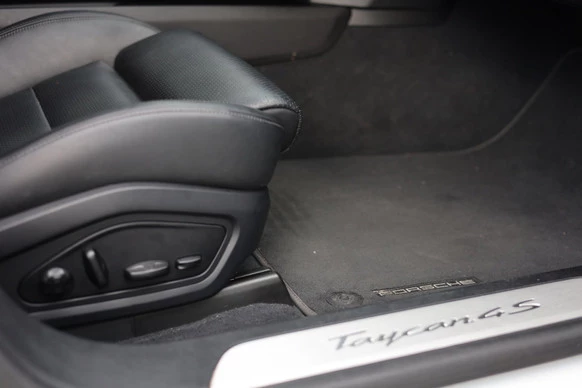 Porsche Taycan - Afbeelding 13 van 15