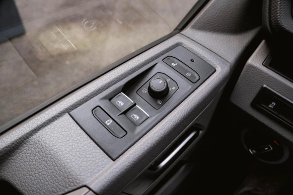 Volkswagen Caravelle - Afbeelding 25 van 30