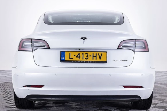 Tesla Model 3 - Afbeelding 16 van 18