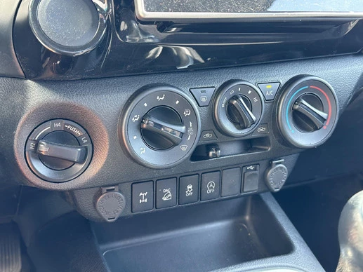 Toyota Hilux - Afbeelding 14 van 30