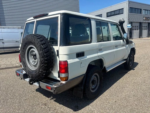 Toyota Land Cruiser - Afbeelding 4 van 21