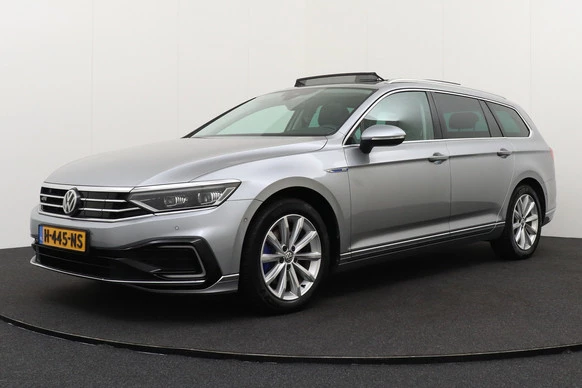 Volkswagen Passat - Afbeelding 1 van 28