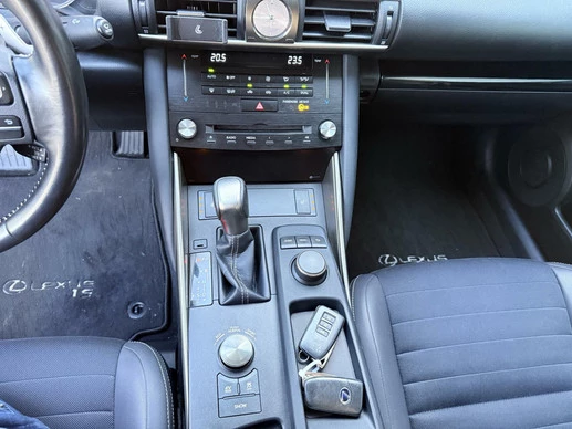 Lexus IS - Afbeelding 16 van 27