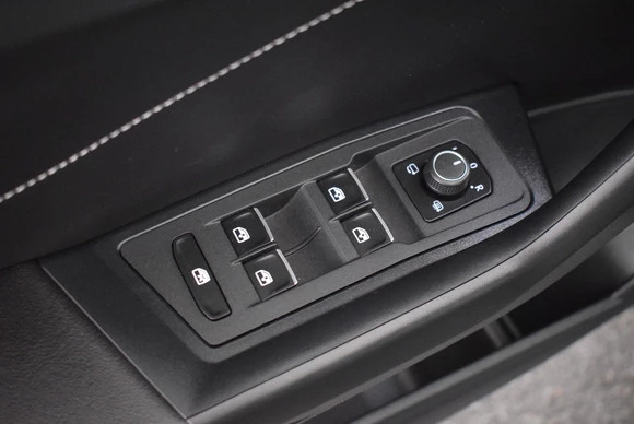 Volkswagen T-Roc - Afbeelding 13 van 30