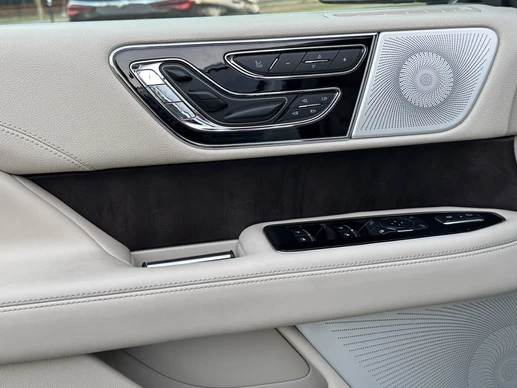 Lincoln Navigator - Afbeelding 15 van 30