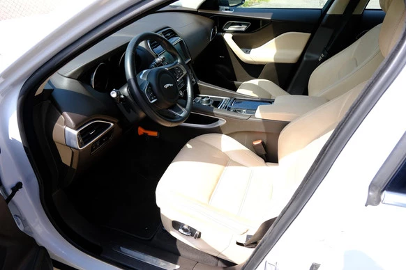 Jaguar F-PACE - Afbeelding 2 van 30