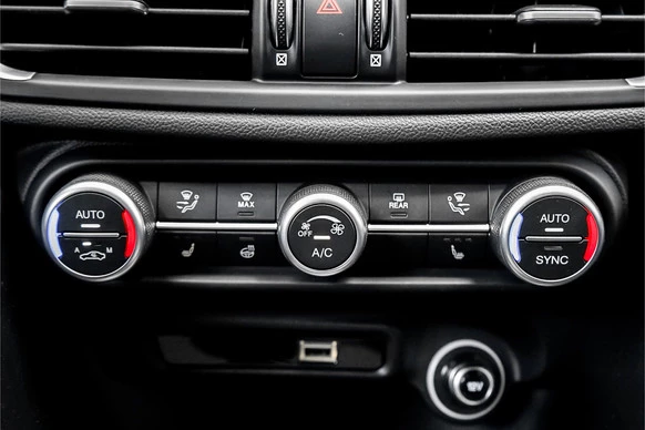 Alfa Romeo Giulia - Afbeelding 27 van 30
