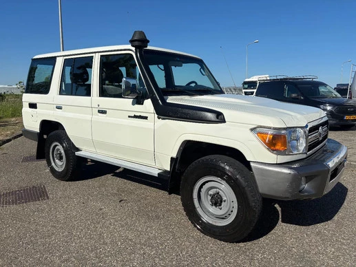 Toyota Land Cruiser - Afbeelding 3 van 18