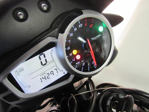 Triumph Speed Triple - Afbeelding 7 van 9