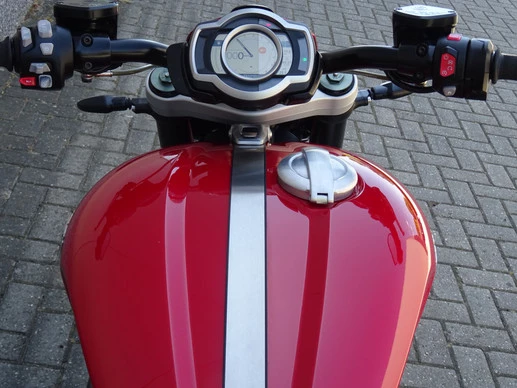 Triumph  - Afbeelding 13 van 18