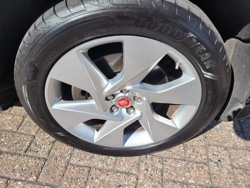 Jaguar I-PACE - Afbeelding 16 van 21
