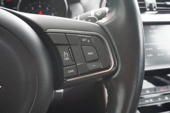 Jaguar XE - Afbeelding 12 van 27