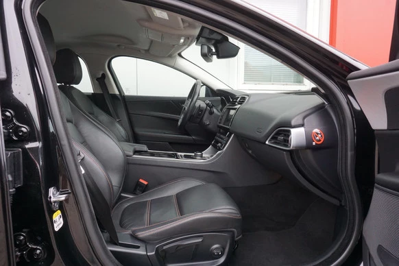 Jaguar XE - Afbeelding 20 van 27