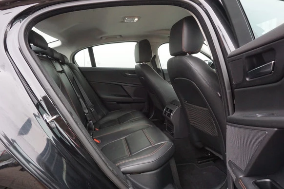 Jaguar XE - Afbeelding 23 van 27