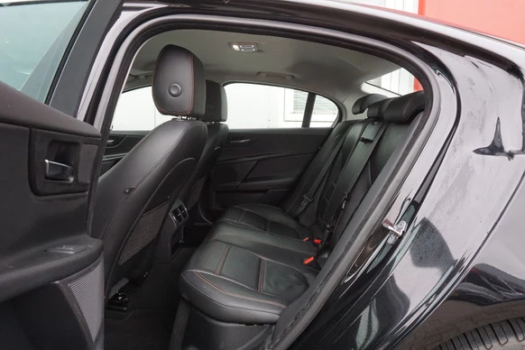 Jaguar XE - Afbeelding 24 van 27