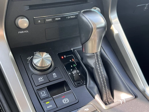 Lexus NX - Afbeelding 17 van 27