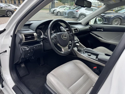 Lexus IS - Afbeelding 12 van 30