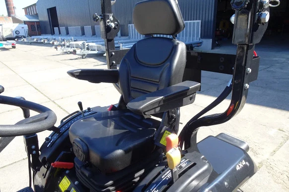 Capstan Compact tractor 263H met voorlader - Afbeelding 8 van 19