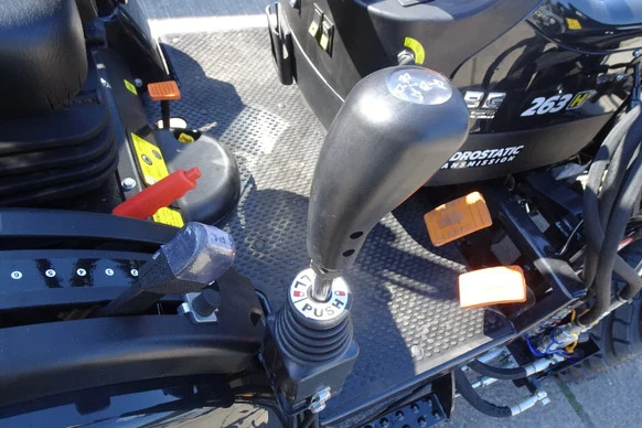 Capstan Compact tractor 263H met voorlader - Afbeelding 18 van 19
